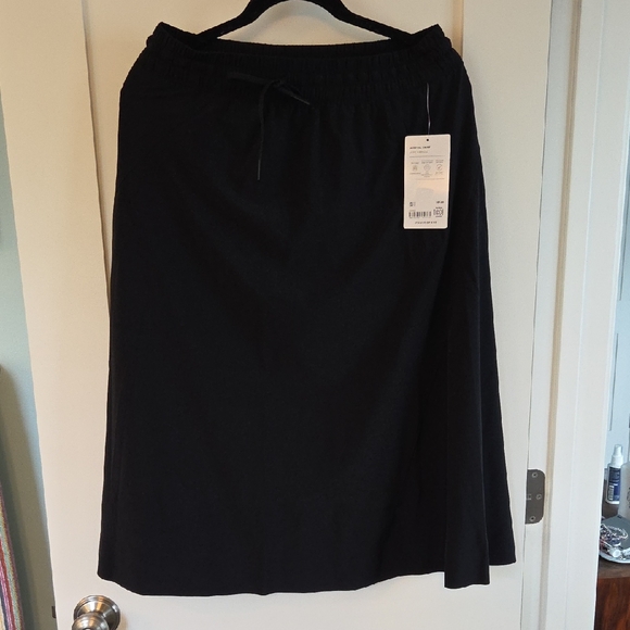 Chic Black A-Line Skirt - Picture 1 of 5